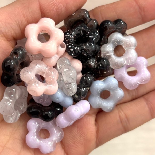 画像1: アクリルビーズ　ラメ入りハーフクリアオープンフラワーmix　量り売り10個 (1)