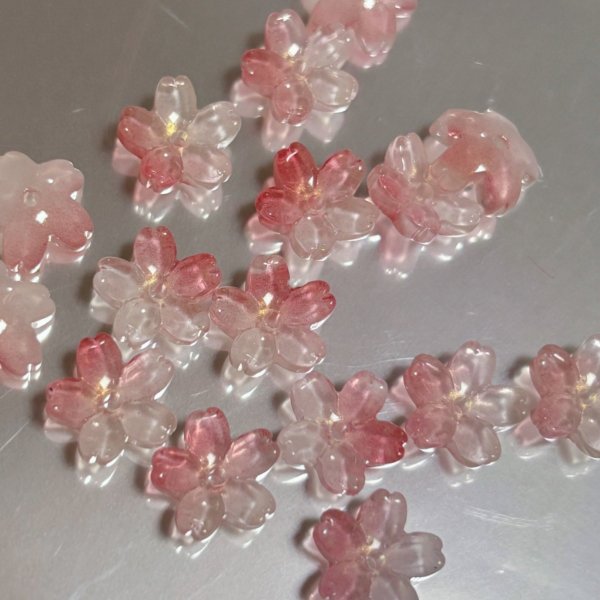 画像6: ガラスミニさくらビーズ　約11mm　量り売り約30個 (6)