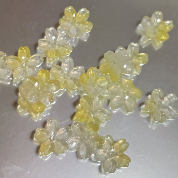 画像8: ガラスミニさくらビーズ　約11mm　量り売り約30個 (8)