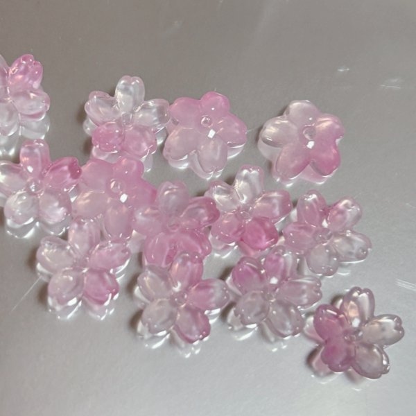 画像14: ガラスミニさくらビーズ　約11mm　量り売り約30個 (14)