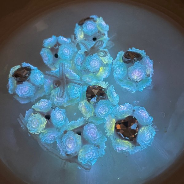 画像1: 夜光薔薇リボンビーズ　ハンドメイド陶器粘土系ビーズ (1)