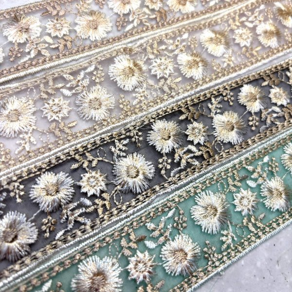 画像1: インド刺繍リボンC　幅35mm　約90cm (1)